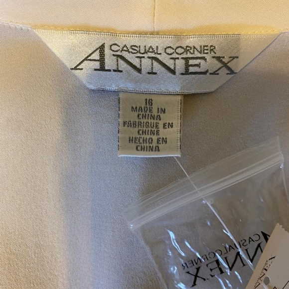 Creme Silk Blouse NWT 16 - Picture 3 of 4